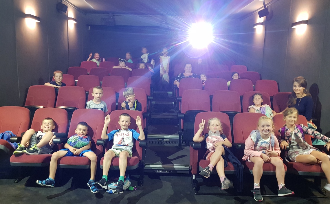 Smerfy w kinie „Sokół” oraz parku trampolin „Jump Mania”