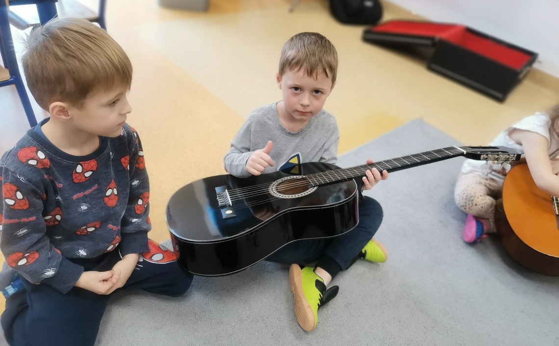 Biedronki poznają instrumenty muzyczne