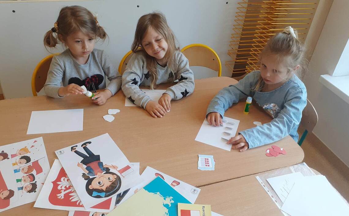 DZIEŃ FLAGI , gr Słoneczka Biczyce Dolne