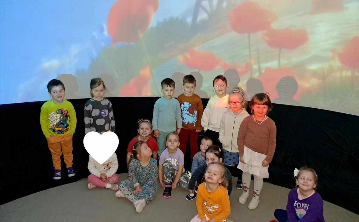 Horyzontarium- Projekcja edukacyjna w technologii 360 stopni  " Wędrówka Ziemi wokół Słońca, zmiany pór roku " SŁONECZKA