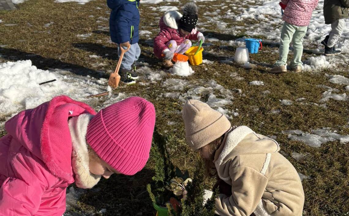 Zimowe zabawy na śniegu Przedszkolaków w Librantowej