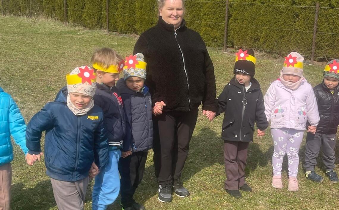 Maszeruje wiosna 🌺 - Smerfiki.