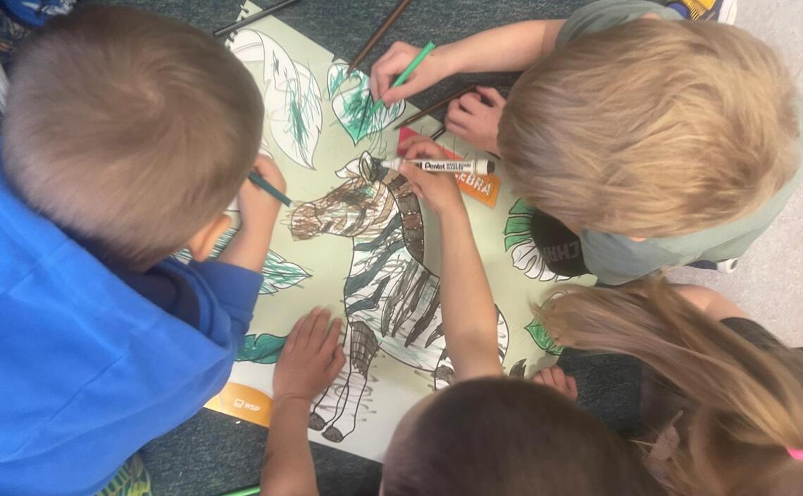 Poznajemy zwierzęta, żyjące na roli oraz wspólnie tworzymy prace plastyczne. - Smerfy